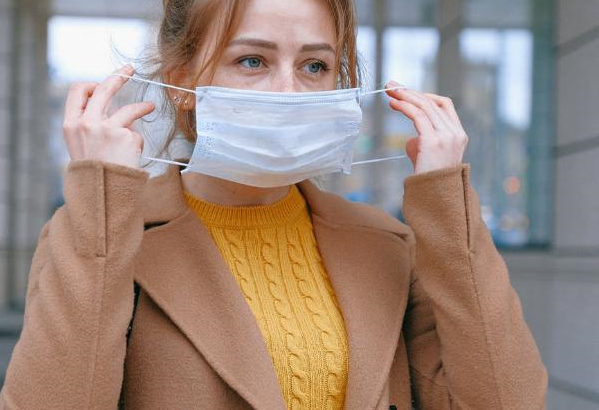 asthma woman wearing mask